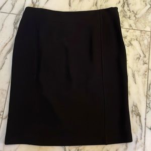 Simon Chang sz 12 your not-so-basic black pencil skirt - lined; vertical seaming